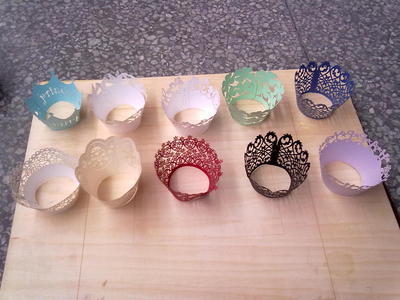 厂家大量生产蛋糕纸围边镂空与卡纸纸花镂空——深圳市金诚达镭射工艺品设计